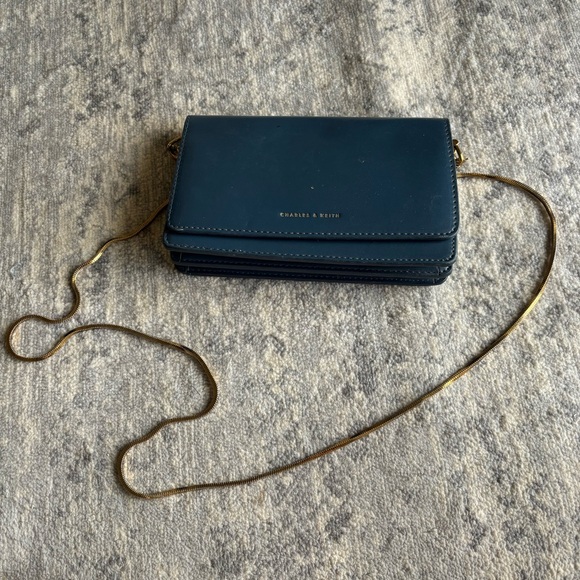 Charles & Keith Handbags - CHARLES & KEITHBasic Front-Flap Clutch
Pre-Owned